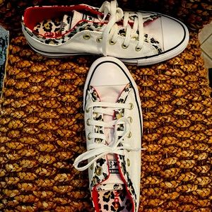 Leopard converse NWT size 9